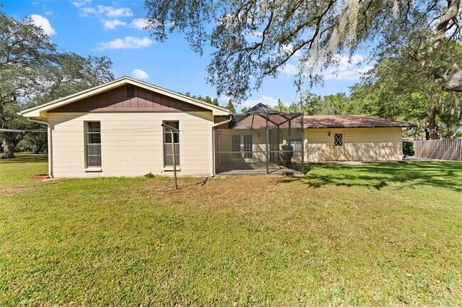 Building Photo - 1908 N Village Ave