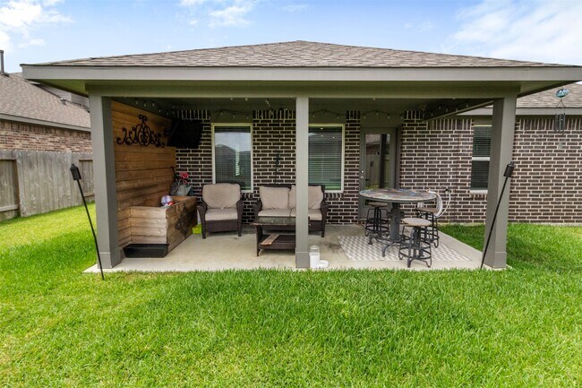 Building Photo - 1008 Llano Trl