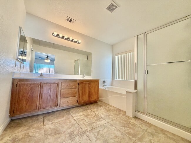 Building Photo - 2952 Jacaranda Dr