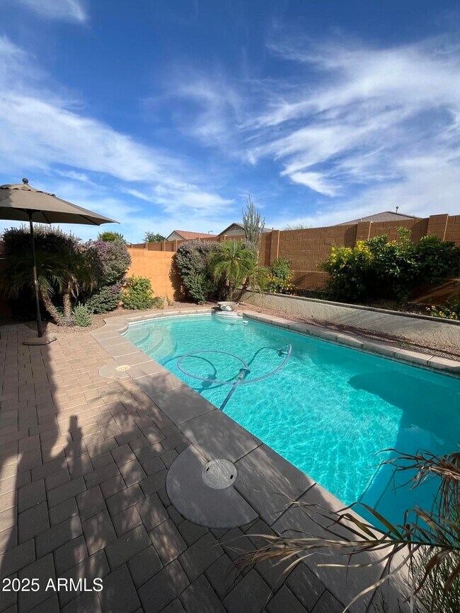Building Photo - 26087 W Tonto Ln