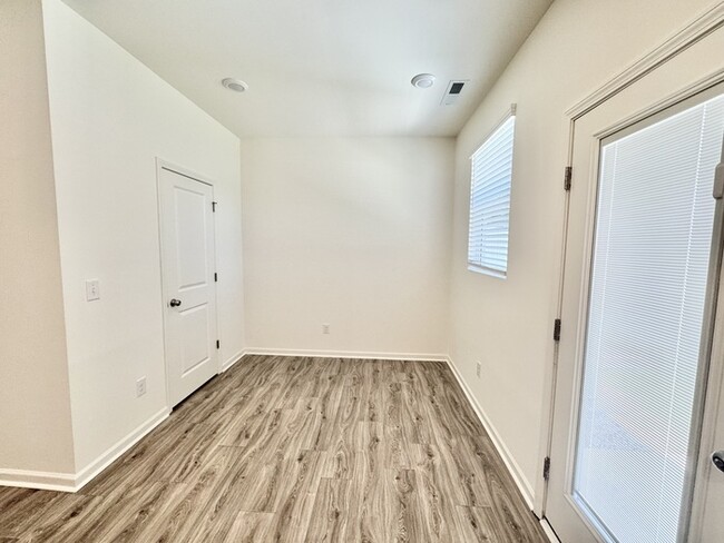 Building Photo - 3BD/2.5 bath townhome minutes from I- 85 and historic downtown MOVE IN SPECIAL