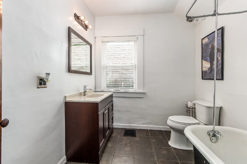 Building Photo - 2469 Indiana Ave