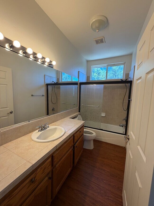 Building Photo - 118 Emerald Isle Way