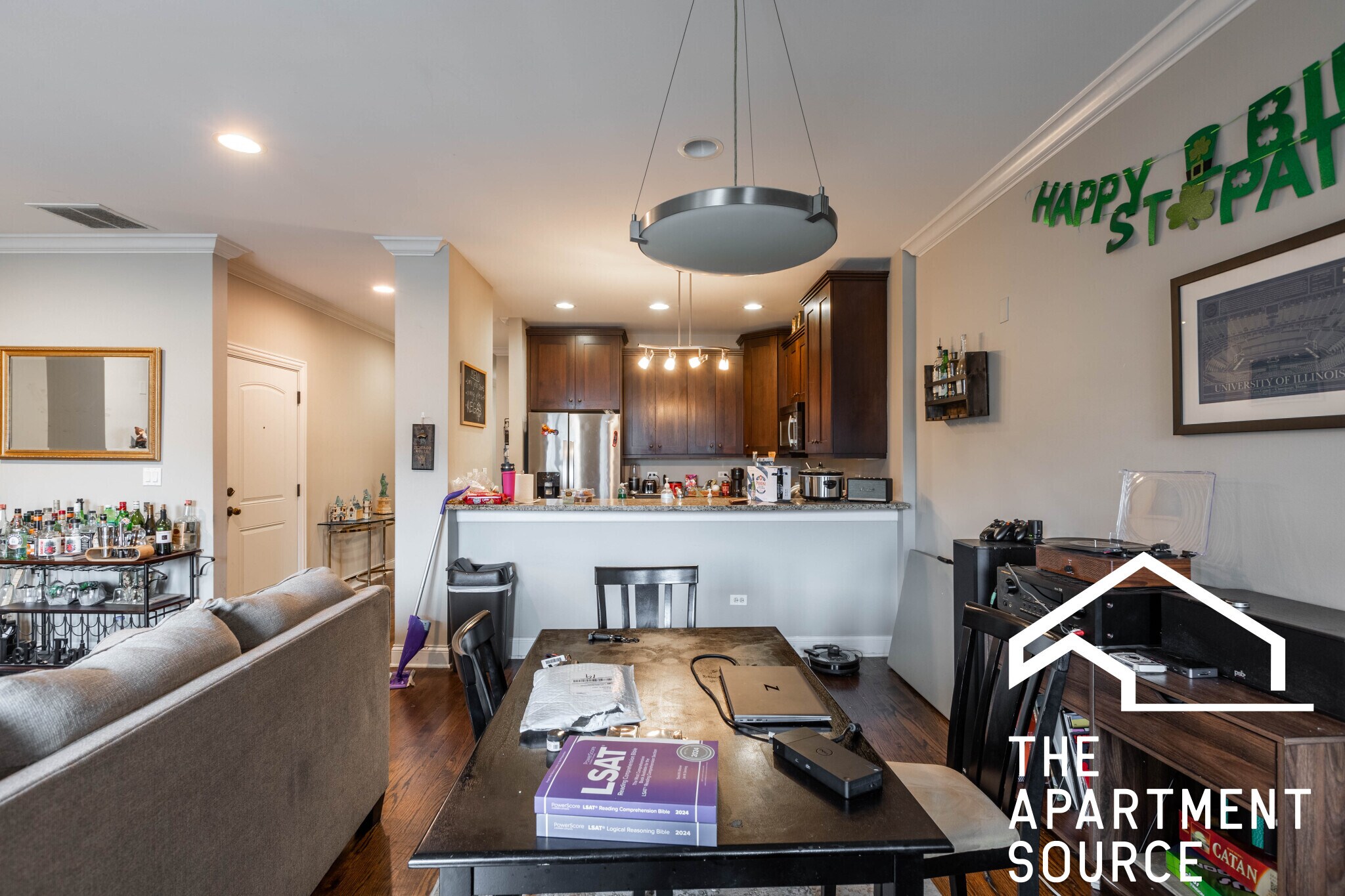 Building Photo - 1136 W Diversey Pky