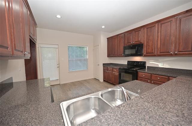 Building Photo - 808 Bahar Ct