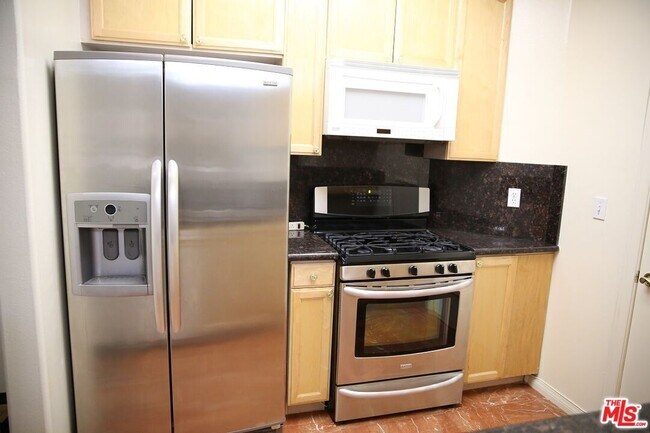 Building Photo - 4830 Elmwood Ave