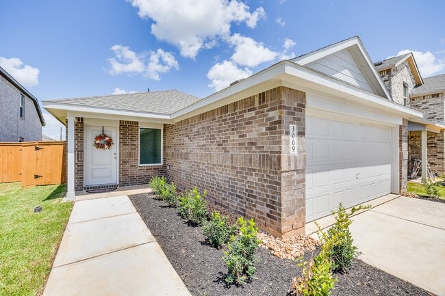 Building Photo - 3009 fantasy Terrace Dr