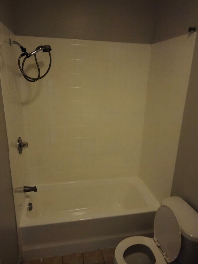 Building Photo - 588-612 E Main St