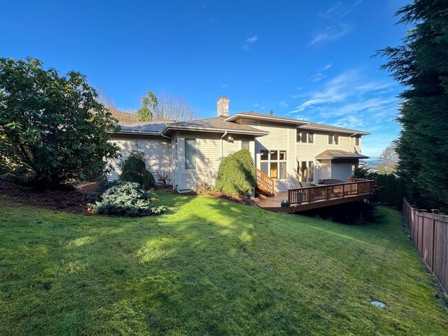 Building Photo - 4bd/4ba Bellevue Home