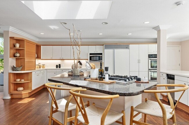 Building Photo - Spacious 4-Bedroom Home with Pool, Panoramic Views, and Solar on 1.5 Acres