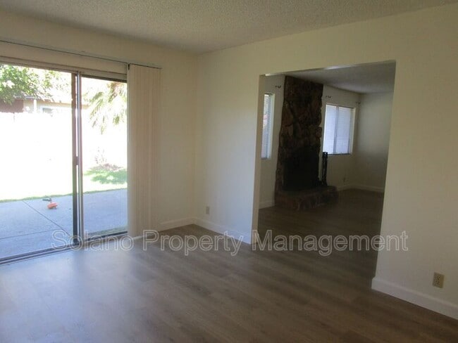 Building Photo - 110 Oxford Ct