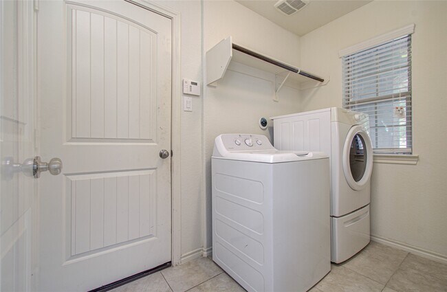 Building Photo - 1418 Spencer Glen Ln