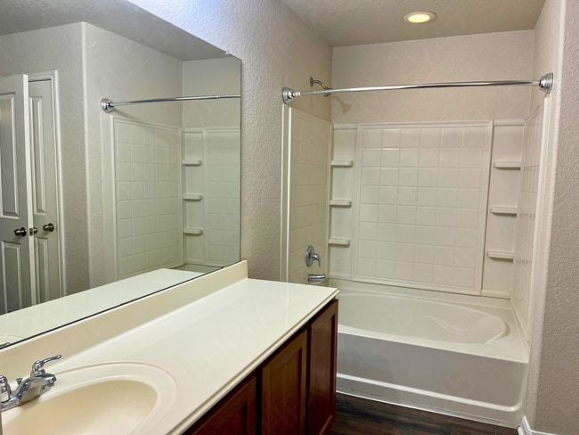 Building Photo - 2127 Muuga Manor