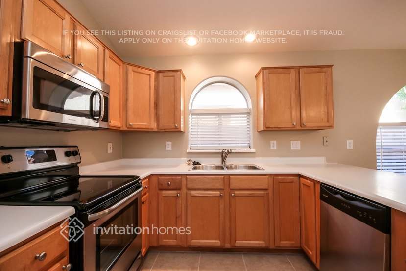 Building Photo - 12534 W Edgemont Ave