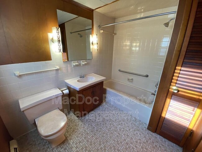 Building Photo - 885 Truslow Rd