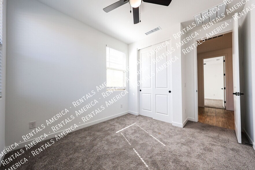 Building Photo - 5411 W Royal Palm Rd