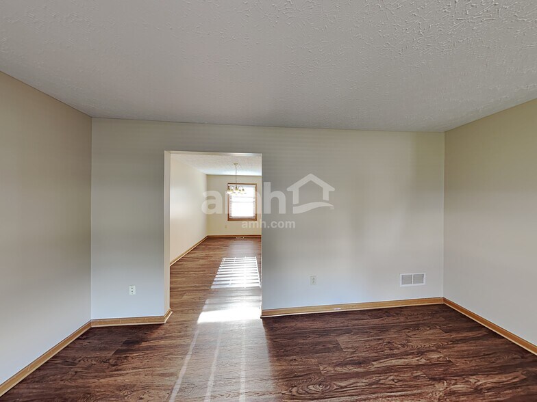 Building Photo - 105 Elmwood St