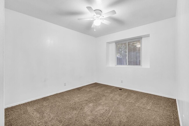 Building Photo - Charming Farmington Home in Peaceful Cul-de-Sac - Newly Painted Cabinets