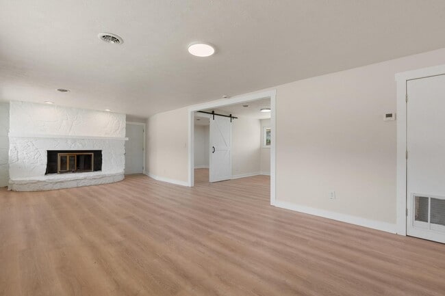 Building Photo - 4999 Packard Dr