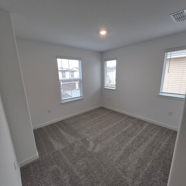 Building Photo - Brand New 4 Bedroom Home in Lennar's Cyan Community