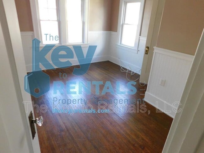 Building Photo - 125 W High Terrace