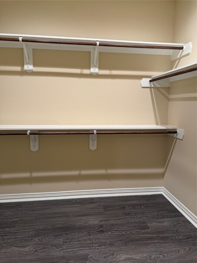 Building Photo - 2942 Altoona St