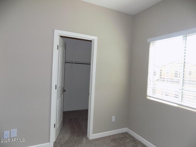 Building Photo - 1367 S Country Club Dr