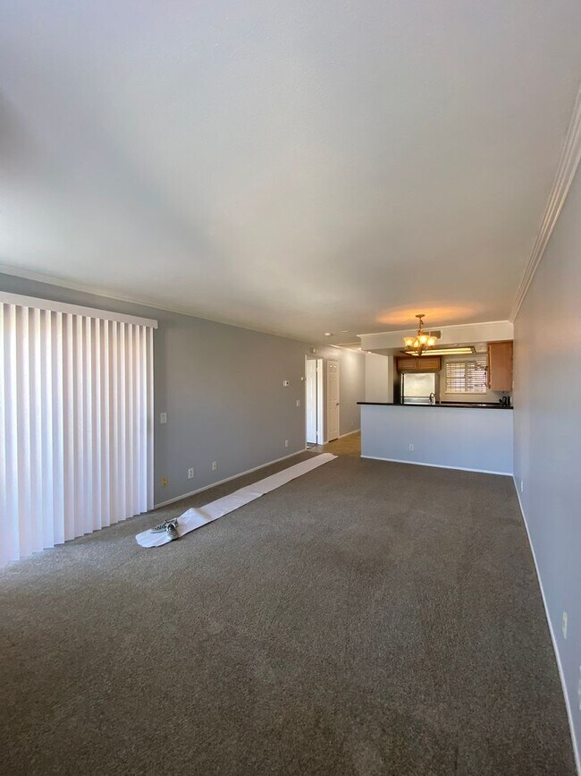 Building Photo - The Palms Condo