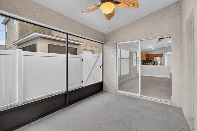 Building Photo - 7961 Carriage Pointe Dr