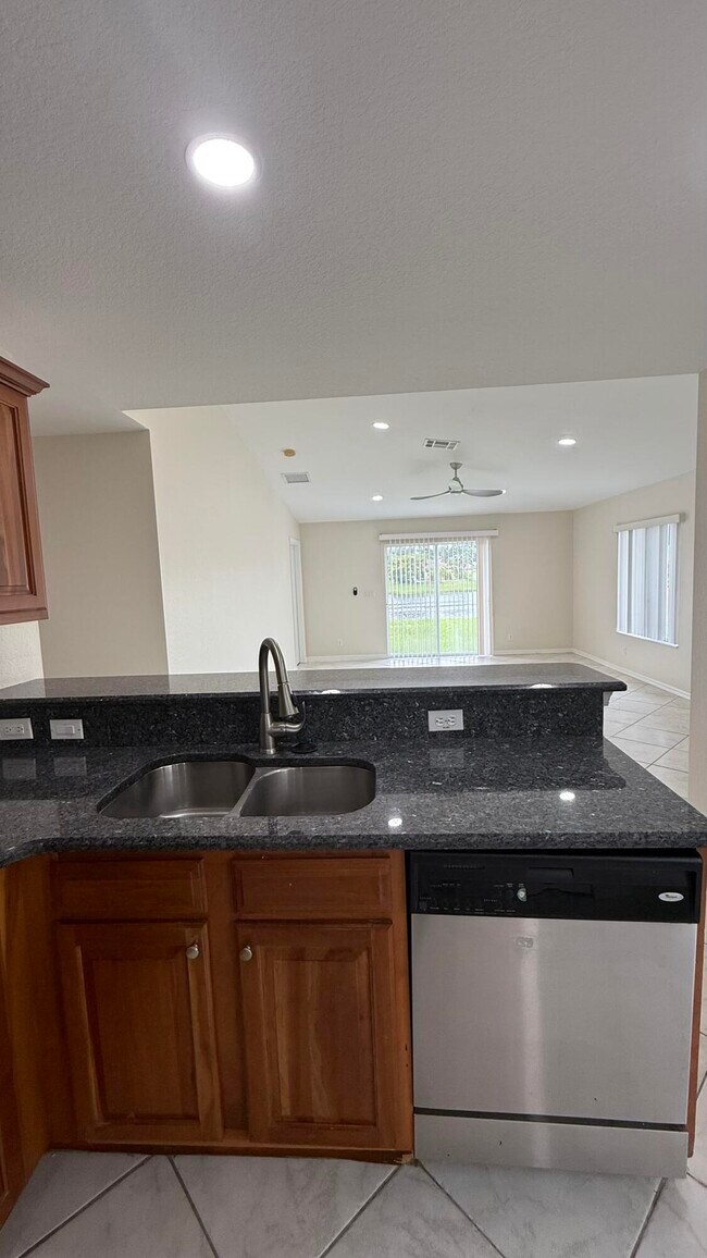Building Photo - 2131 Newport Isles Blvd