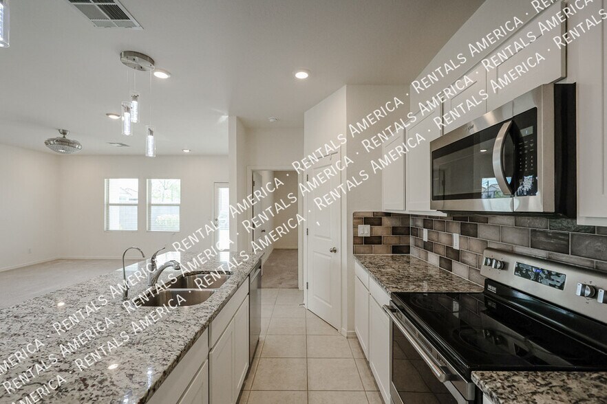 Building Photo - 6321 W Latona Rd