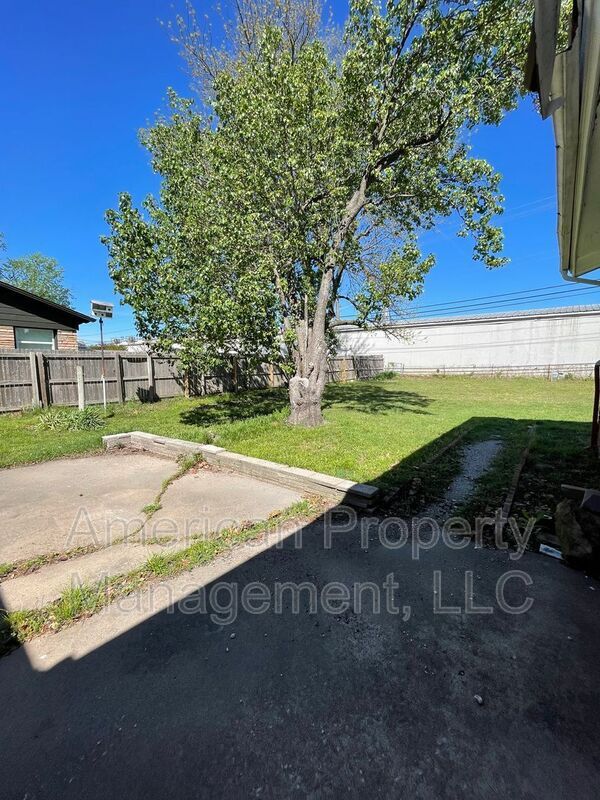 Building Photo - 5147 S Toledo Ave