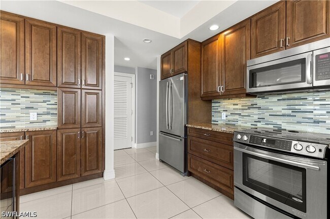 Building Photo - 1325 Snell Isle Blvd NE
