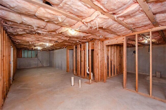 Building Photo - 3390 Northcliff Dr