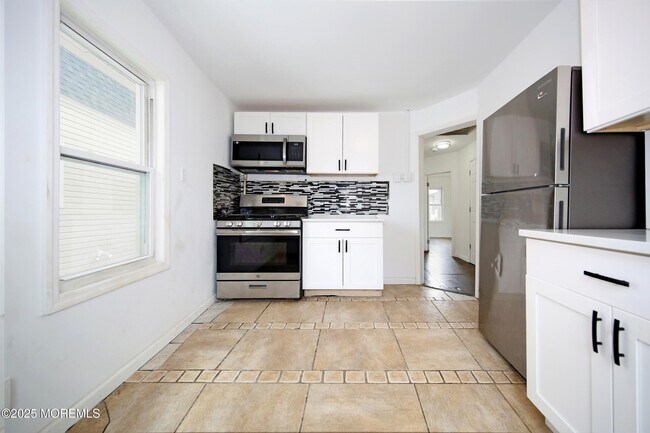 Building Photo - 48 Barberie Ave