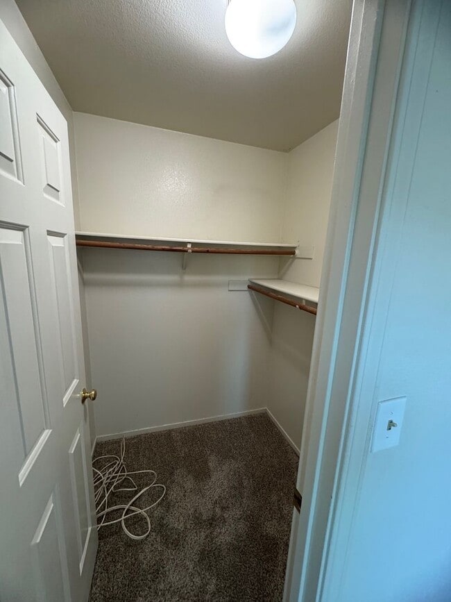 Building Photo - Charming 3 bedroom 1.5 bathroom Two story Town House with an attached garage.