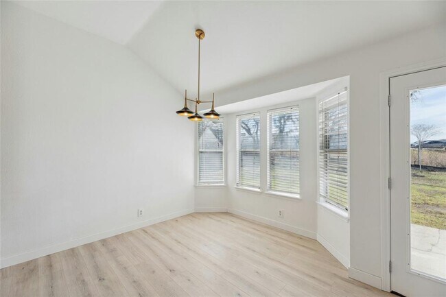 Building Photo - 203 Little Lake Rd