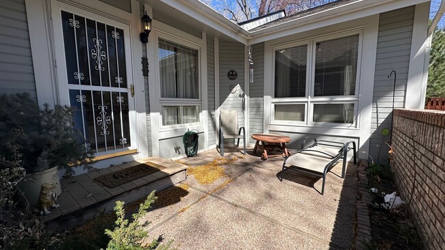 Building Photo - 636 Cheyenne Dr