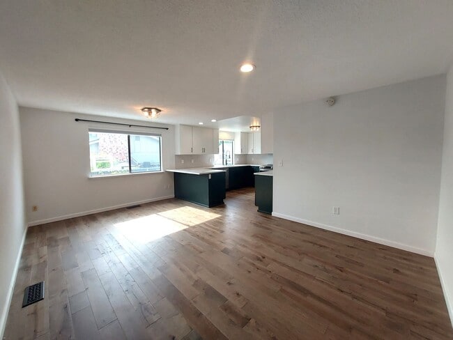 Building Photo - Charming and One of a Kind Three Bedroom