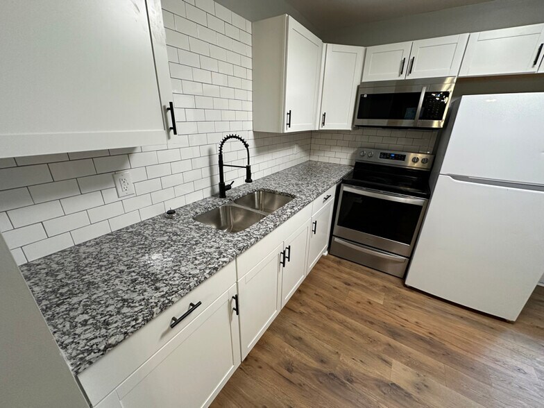 Building Photo - 123 S Sam Davis Ave