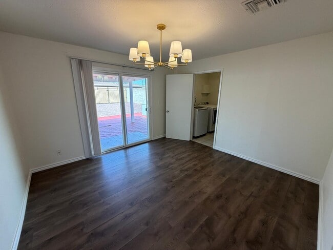 Building Photo - 1244 E Susan Ln