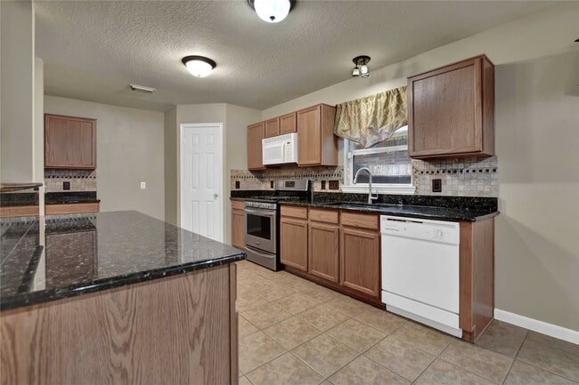 Building Photo - 2706 Woodspring Forest Dr