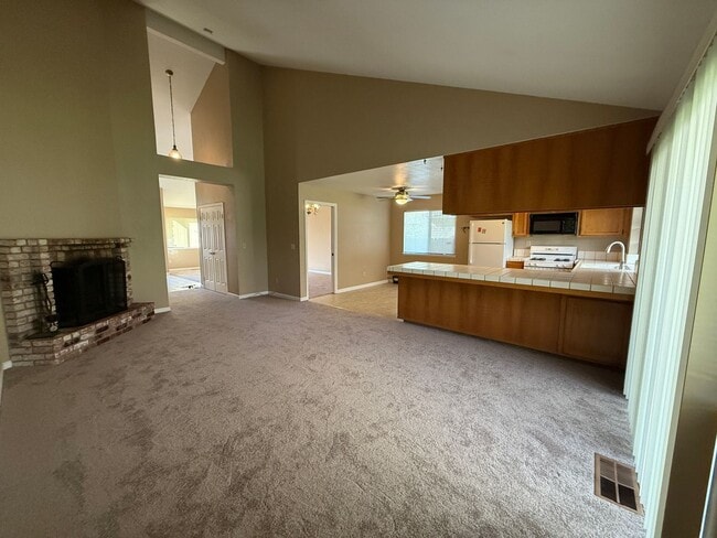 Building Photo - A Cute Single Quiet Court Home!