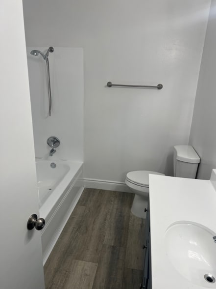 Building Photo - 750 W Bonita Ave