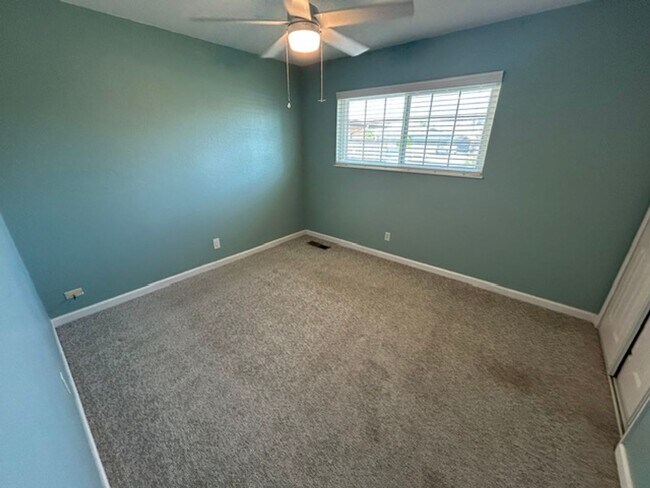 Building Photo - 2647 W Evergreen Ct