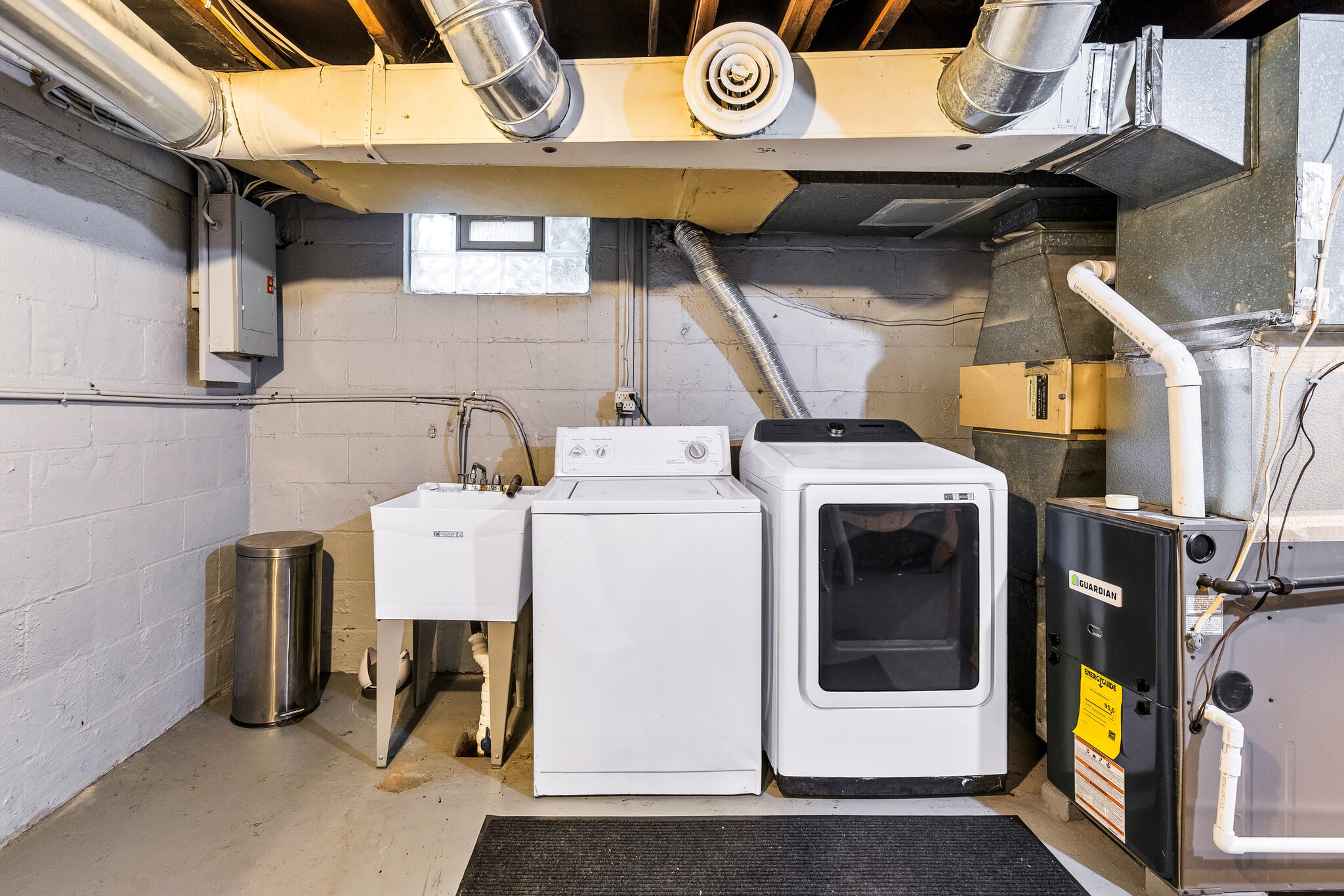 Building Photo - 1140 Trumbull Ave SE