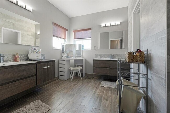 Building Photo - 2316 SW 127th Ave