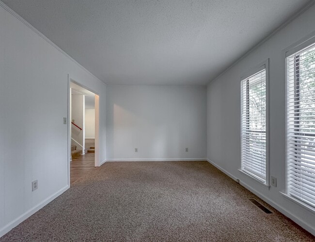 Building Photo - 3735 Donovan Dr