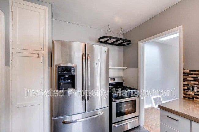 Building Photo - 1925 S Franklin St