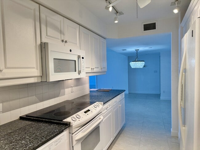 Building Photo - 4001 Gulf Shore Blvd N
